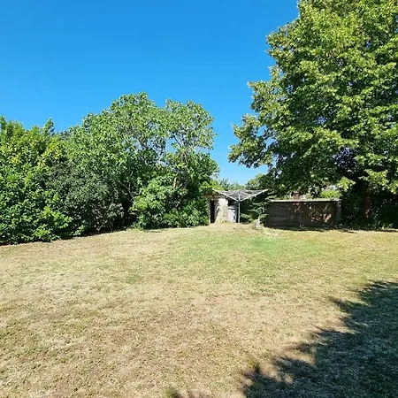 4 Bedroom With Private Pool And Garden
