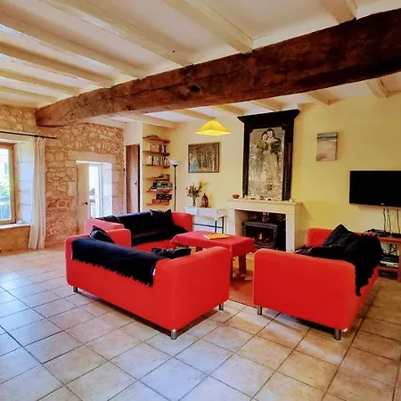 4 Bedroom With Private Pool And Garden Holiday home *