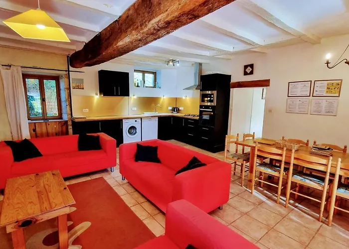 4 Bedroom With Private Pool And Garden Casa de Férias