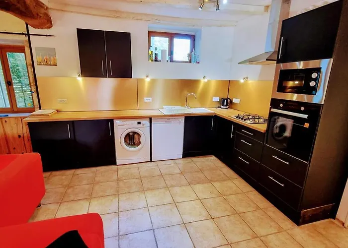 4 Bedroom With Private Pool And Garden